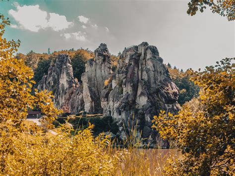  Das Jinniu-Berggebiet - Mystische Felsformationen und erfrischende Quellen!