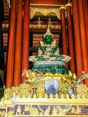 Der Tempel des Smaragd-Buddha: Eine grüne Oase mitten im pulsierenden Chiang Rai!