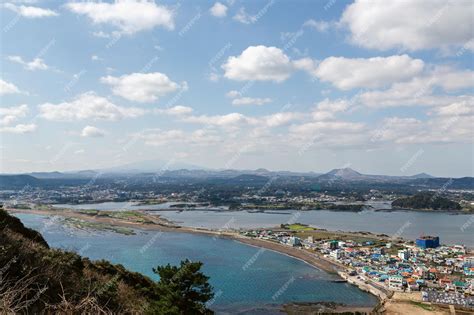  Das Seongsan Ilchulbong Peak: Ein vulkanischer Koloss mit Panoramablick!