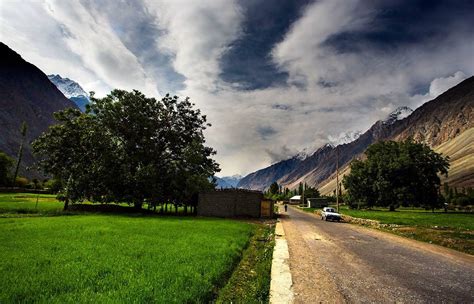  Der Yasin Valley: Ein Paradies für Wanderer und Fotografen!